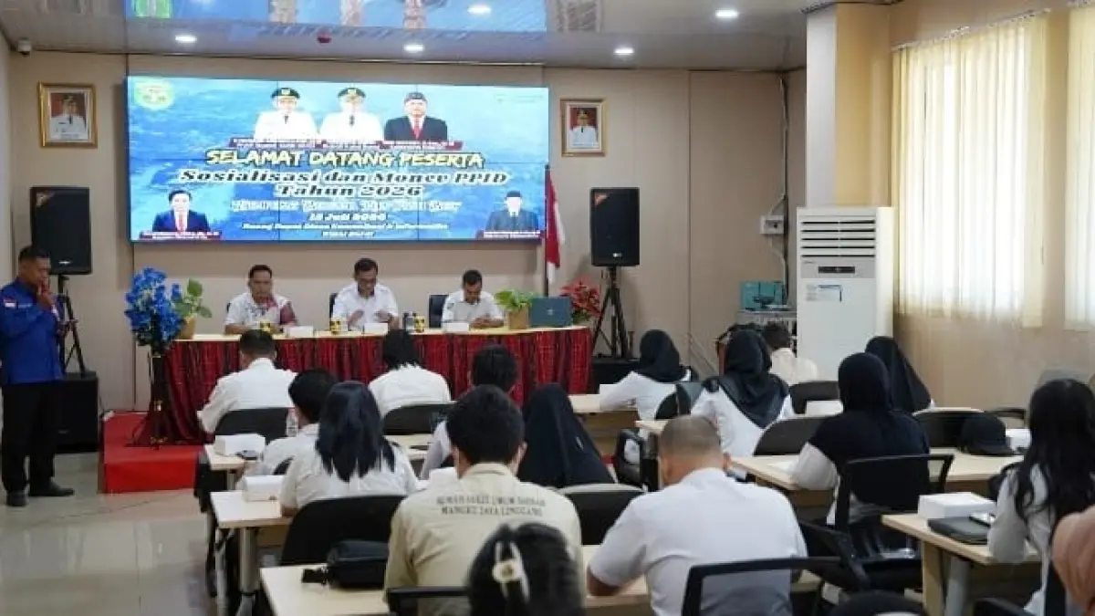 Kepala Bidang Informasi dan Komunikasi Publik (IKP) Diskominfo Kutai Barat Sapri saat membuka kegiatan Sosialisasi dan Monev PPID tahun 2026 di Sendawar, Rabu (15/7/2026).