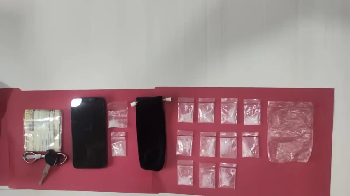 NARKOBA: Barang bukti 13 poket diduga sabu sekira 9,98 gram yang disita Polsek Kongbeng. (IST)