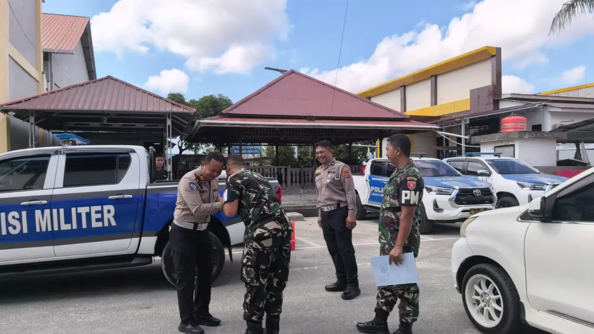 TAKTIS: Satlantas Polres PPU menerima kunjungan Personel Polisi Militer Angkatan Darat (POM AD) PPU untuk menggelar pertemuan taktis  memperkuat sinergi operasional di lapangan.(Dok. Humas Polres PPU)