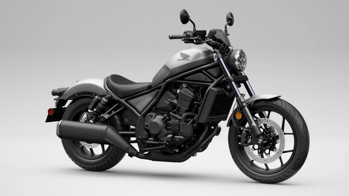 Big bike New Rebel 1100 hadir dengan pilihan warna terbaru lewat perpaduan warna silver dengan sentuhan metalik, menghadirkan kesan premium yang semakin memperkuat karakter New Rebel 1100 sebagai urban cruiser bagi pengendara yang ingin mengekspresikan gaya hidupnya. (IST)