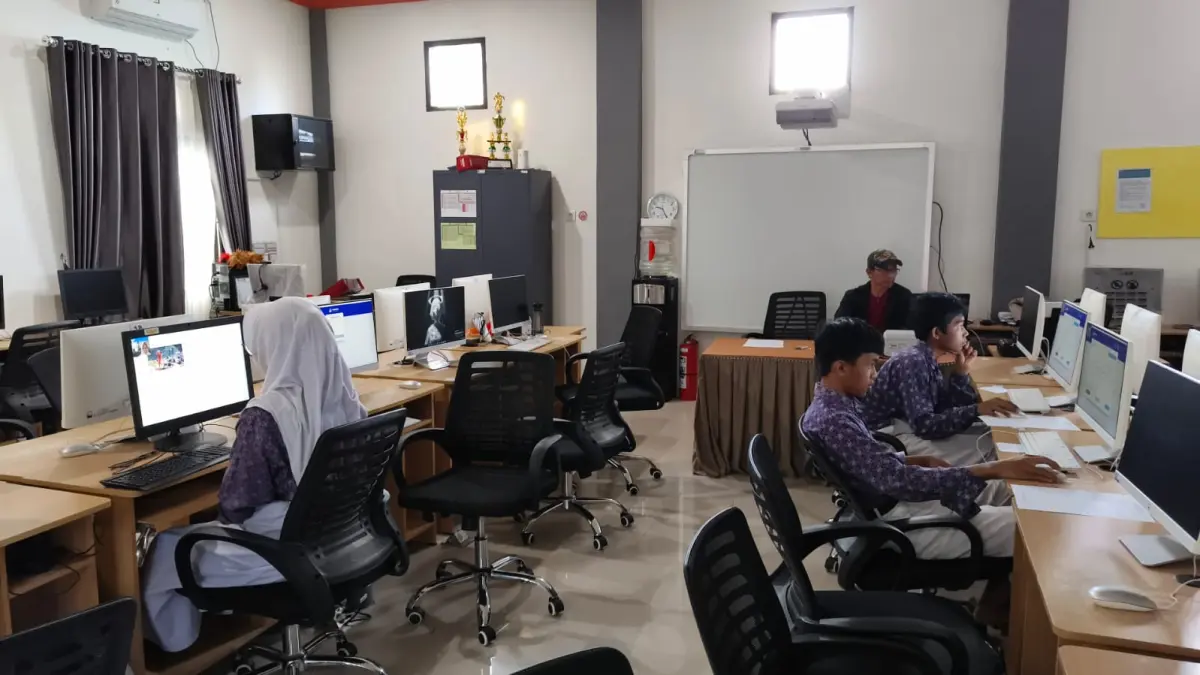 SELEKSI: Proses seleksi Olimpiade Sains Nasional Kota (OSN-K) Bontang yang berlangsung beberapa waktu lalu. FOTO: ADIEL KUNDHARA/KP