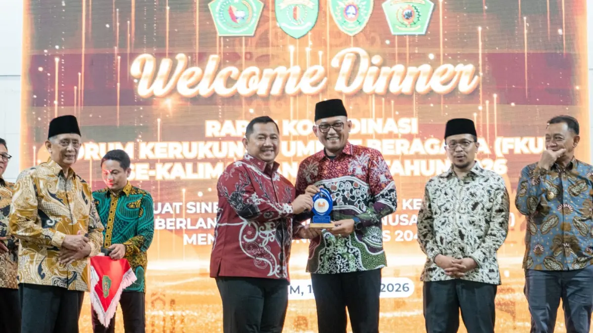 SINERGI: Bupati PPU Mudyat Noor (kiri) berfoto bersama Wakil Gubernur Kaltim, H. Seno Aji pada Welcome Dinner Rapat Koordinasi Forum Kerukunan Umat Beragama se-Kalimantan Timur, di Penajam.