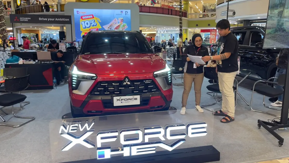 MENGASPAL DI KALTIM: Mandau Berlian Sejati resmi memperkenalkan Mitsubishi Xforce Hybrid dalam pameran yang digelar di E-Walk Balikpapan SuperBlock hingga 19 Juli.