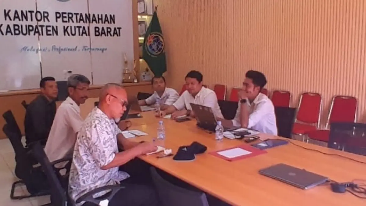 Petugas Kantah Kubar sinergikan data fisik dan yuridis bidang tanah.&nbsp;