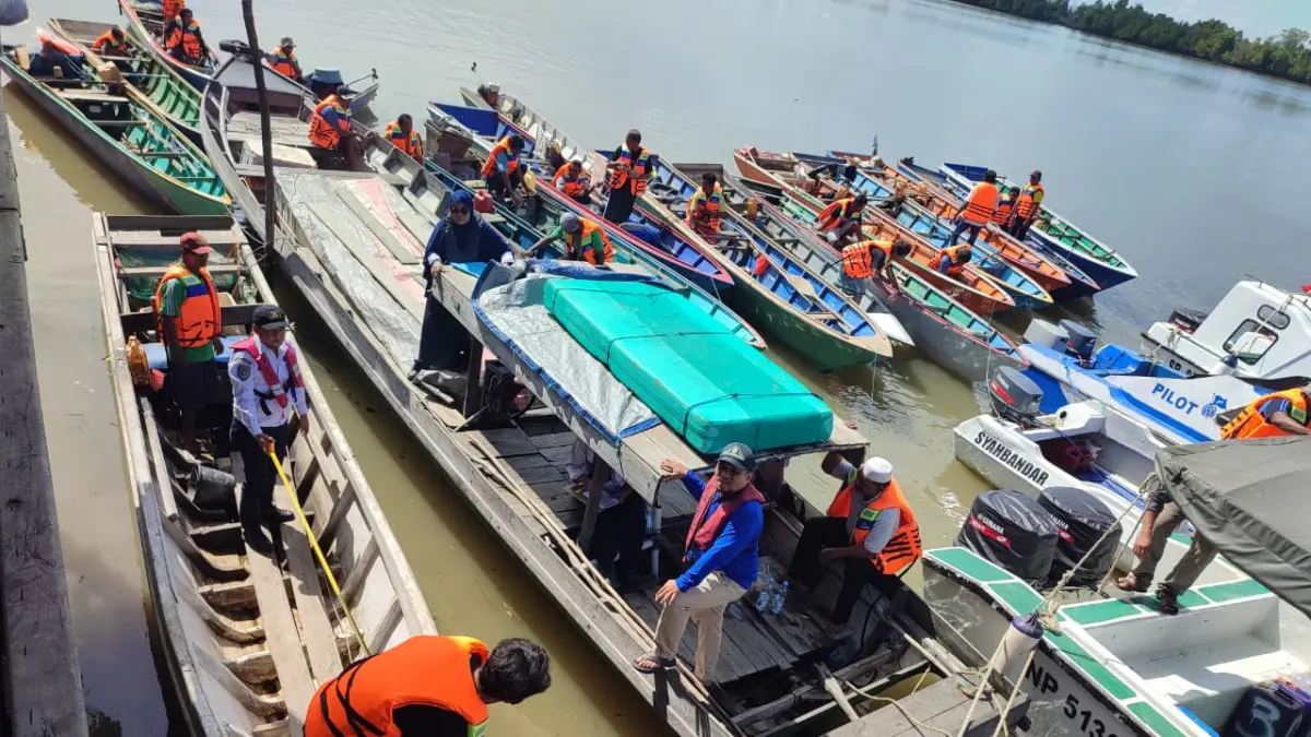 Solar subsidi pasokannya dinilai masih kurang untuk para nelayan di Paser. (Najib/KP)