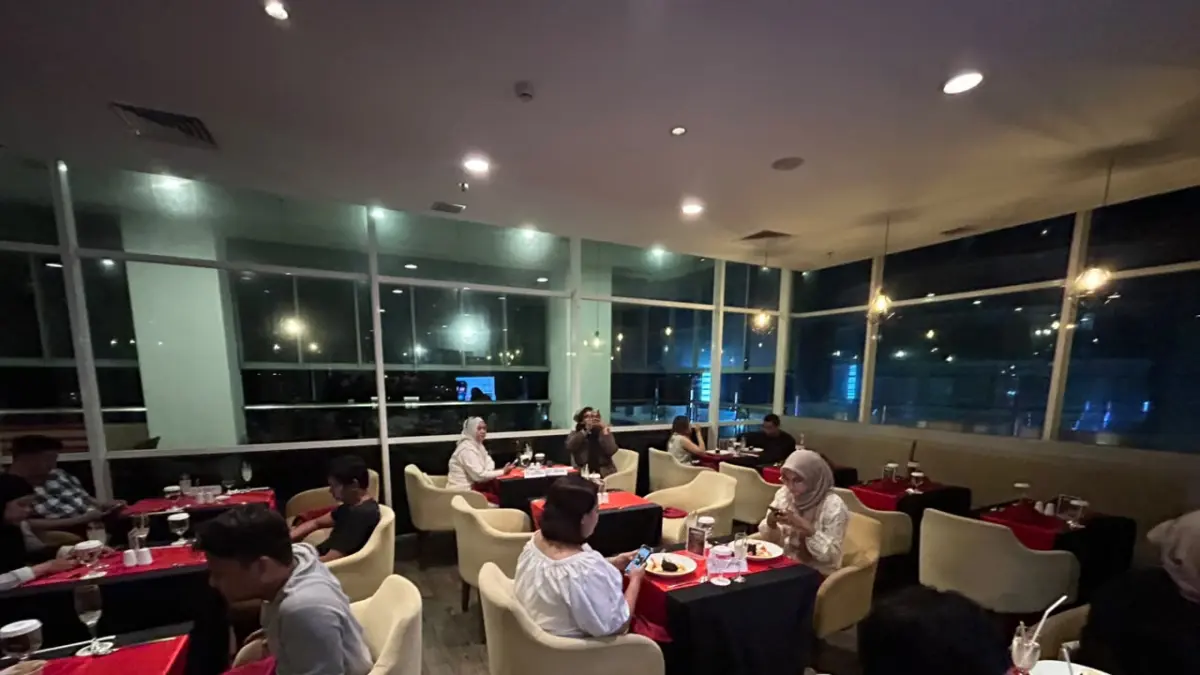 TAMPIL BEDA: Tak sekadar menyuguhkan hidangan premium, Fine Dining Interaktif hadirkan interaksi langsung antara chef dan tamu mengenai setiap menu yang disajikan.