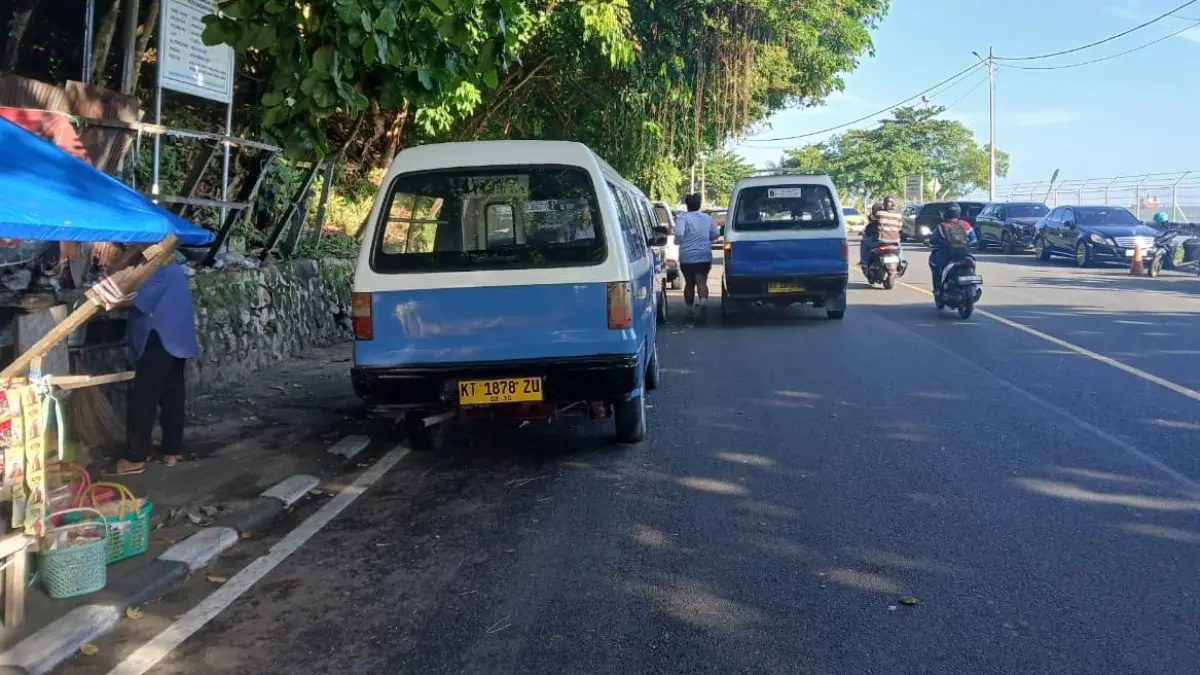 Angkot di Balikpapan. (FOTO M TAUFIK/KP)