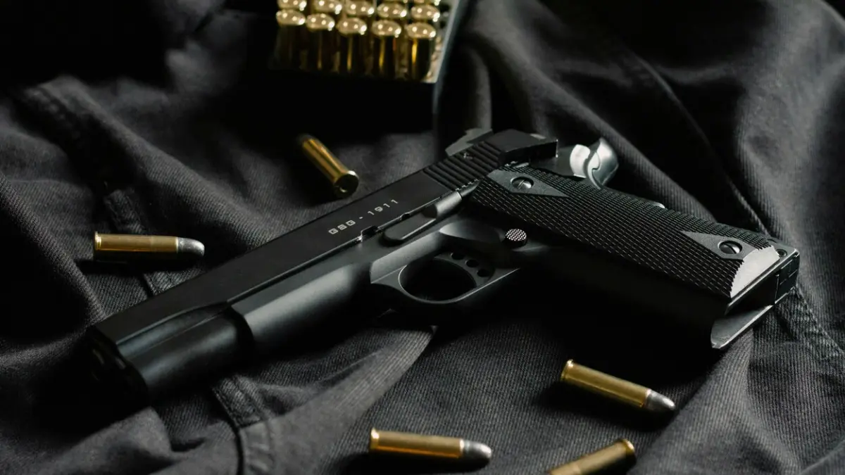 Ilustrasi senjata api jenis pistol yang diizinkan untuk bela diri sipil. (Unsplash.com/TomDeaf)