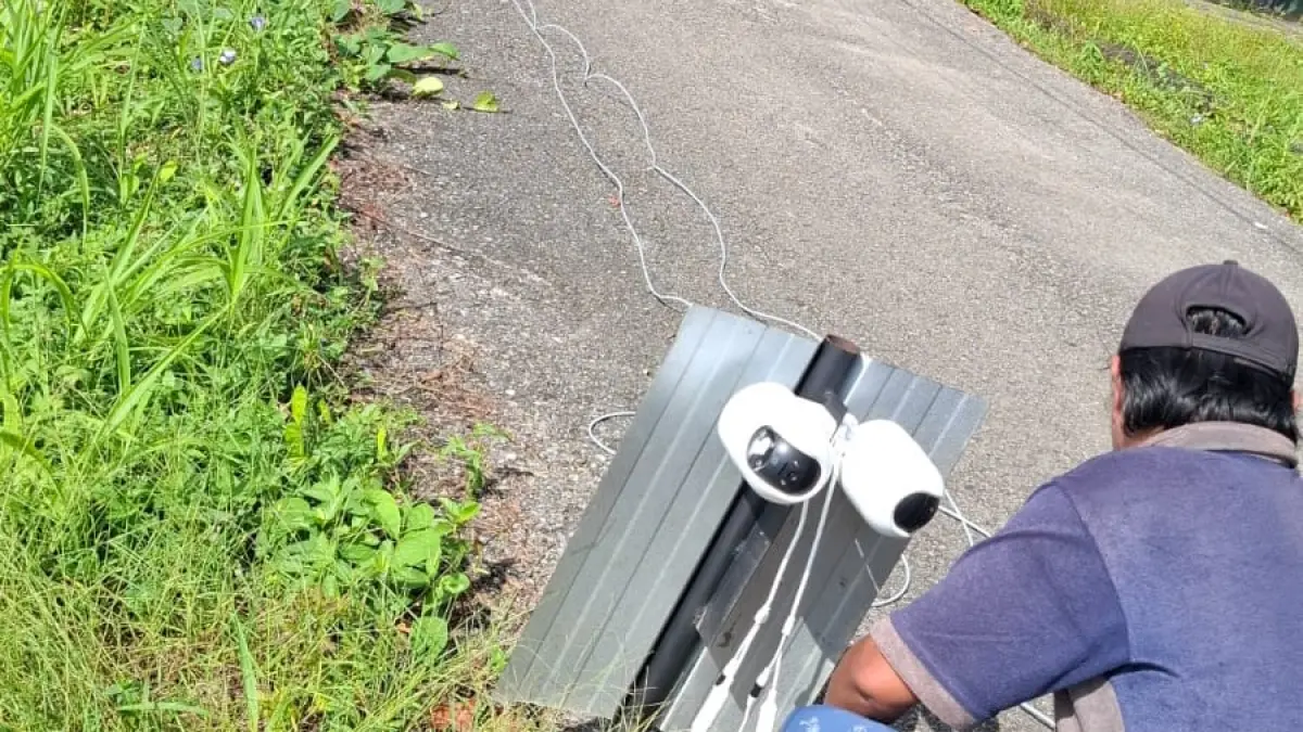KEAMANAN: Desa Tapis kini makin banyak kamera CCTV untuk pengawasan. 