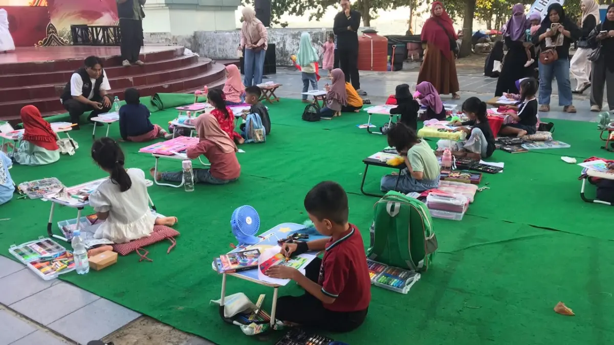 Lomba mewarnai semarakkan Festival Rakyat 2026 di Monpera Balikpapan. (FOTO M TAUFIK/KP)