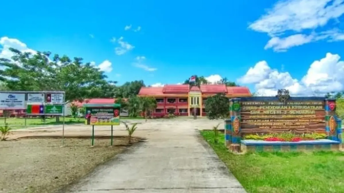 BELUM DIPAGAR: Hingga saat ini area SMKN 3 Sendawar belum memiliki pagar permanen yang membatasi kawasan sekolah dengan lingkungan sekitar.