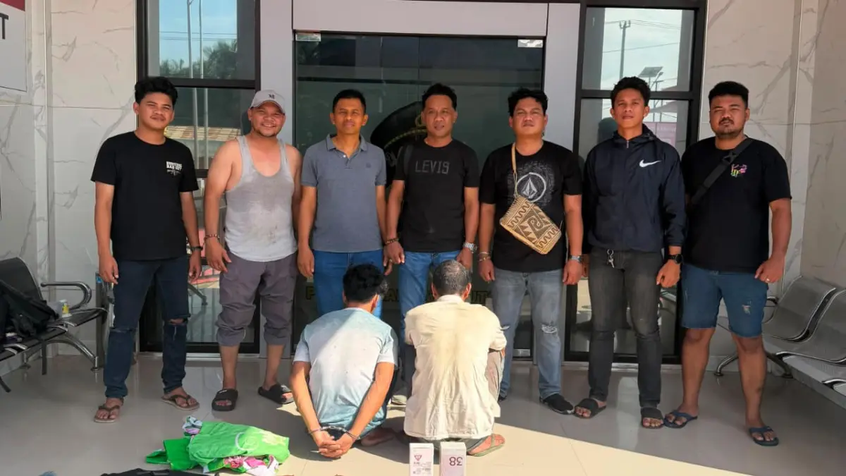 Dua terduga pelaku pencurian dengan kekerasan diamankan di Polsek Sangatta Utara, Kutai Timur, Sabtu (18/7). (IST)

&nbsp;