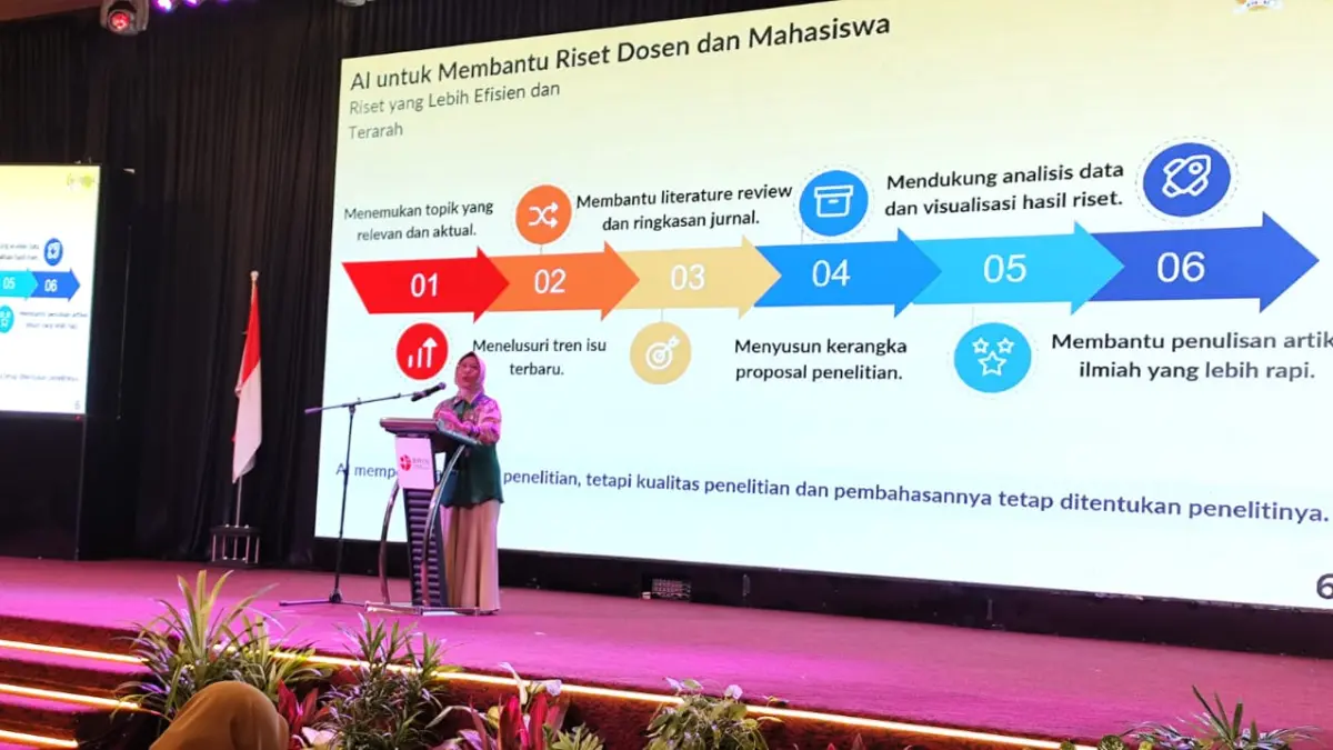 DUKUNGAN: Hetifah Sjaifudian memberikan pemaparan pemanfaatan AI di sela pembukaan workshop di Hotel Aston Samarinda, Minggu (19/7). (DENNY SAPUTRA/KP)
)