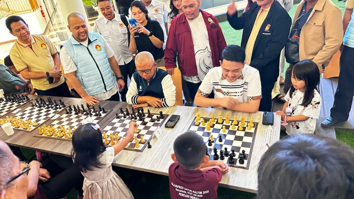 LANJUTKAN KEPEMIMPINAN: Akhmed Reza Fachlevi kembali ditetapkan sebagai Ketua Umum Percasi Kaltim periode 2026–2030 dalam Musyawarah Provinsi (Musprov) di Samarinda, dengan komitmen memperkuat regenerasi atlet usia dini lewat gagasan pendirian Sekolah Catur. (FOTO/EKO PRALISTIO)