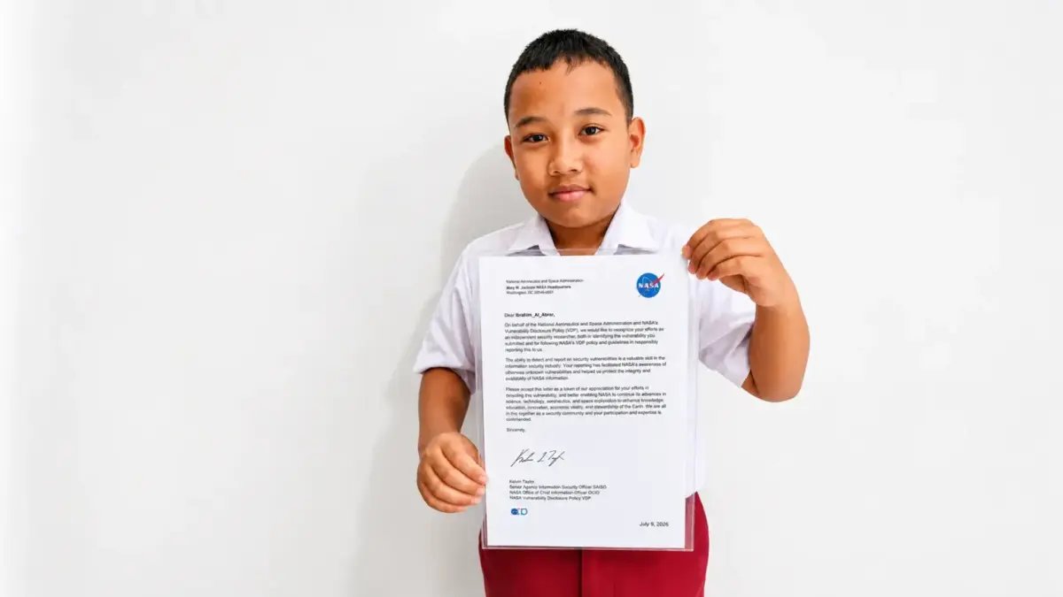 Ibrahim Al Abrar, siswa SD asal Boyolali, menerima Letter of Recognition dari NASA setelah melaporkan temuan kerentanan pada salah satu domain publik lembaga antariksa tersebut. (Dok. Pribadi)