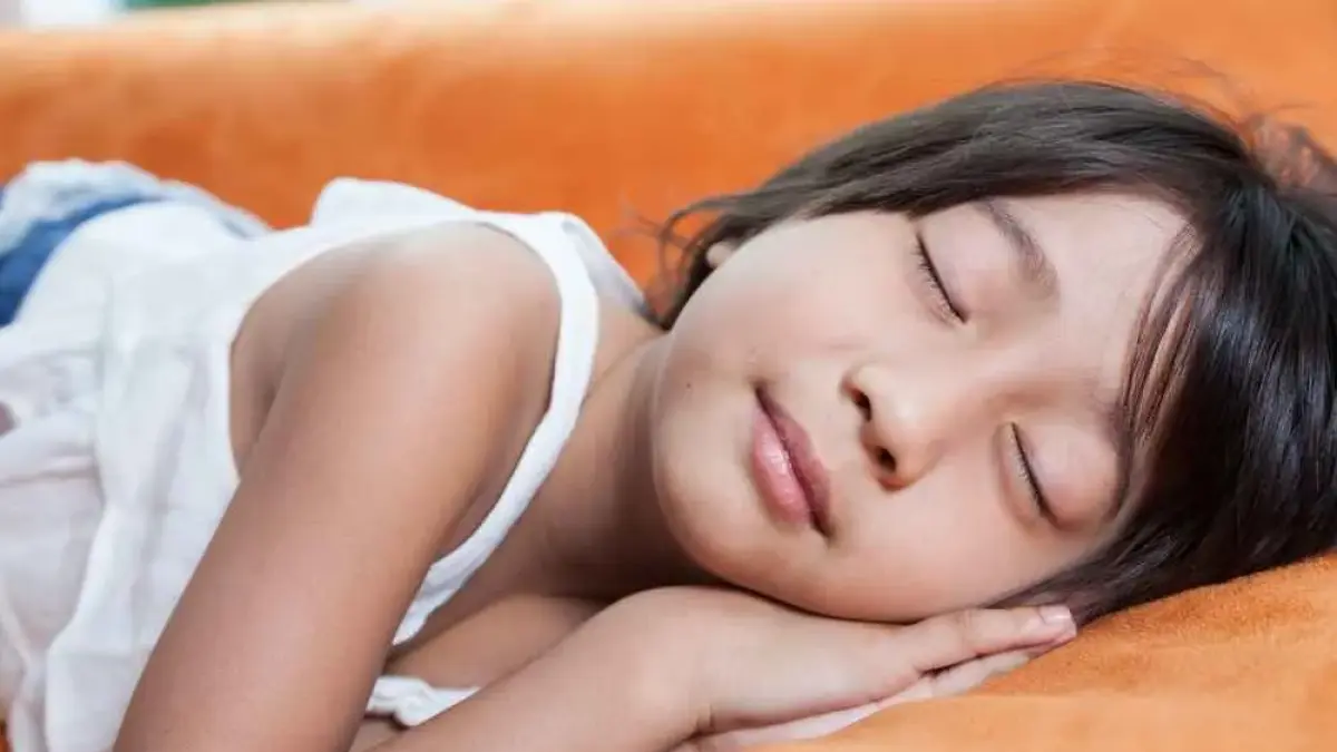 Ilustrasi anak tidur.
