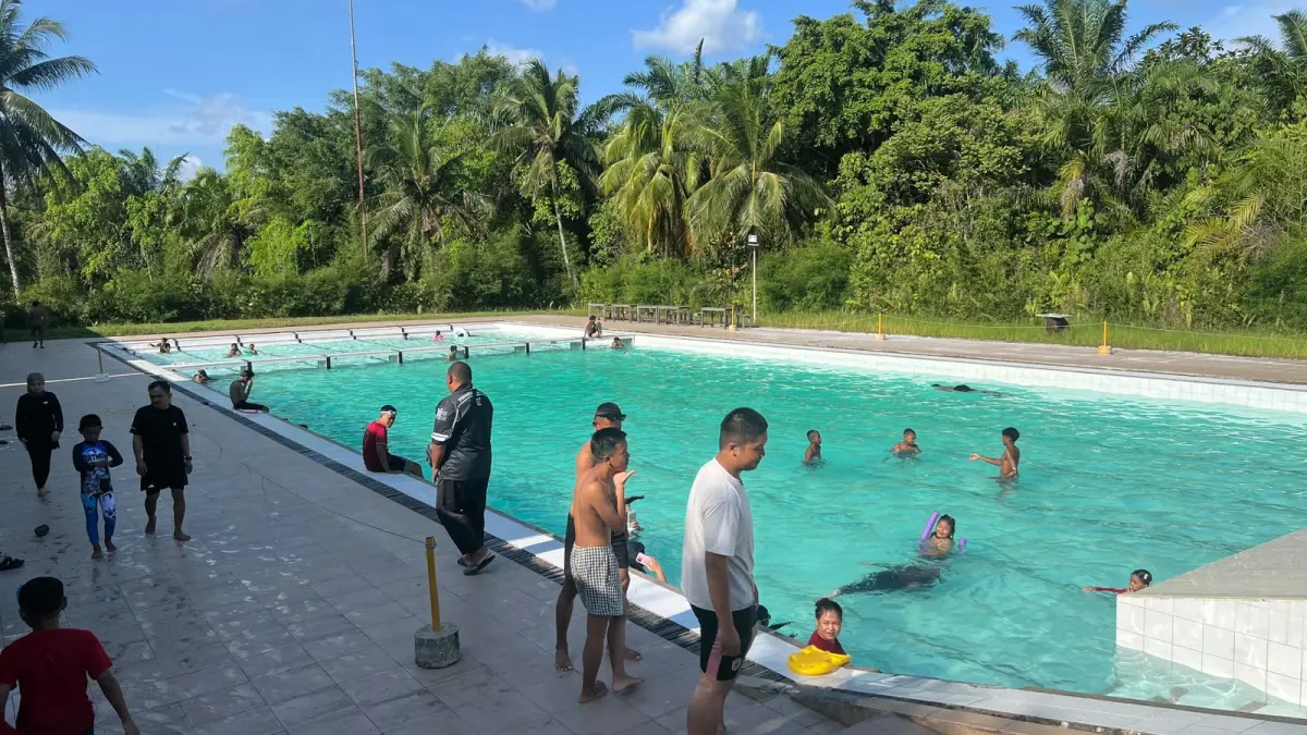 Kolam Renang Karang Joang Golf. (FOTO NURON/KP)