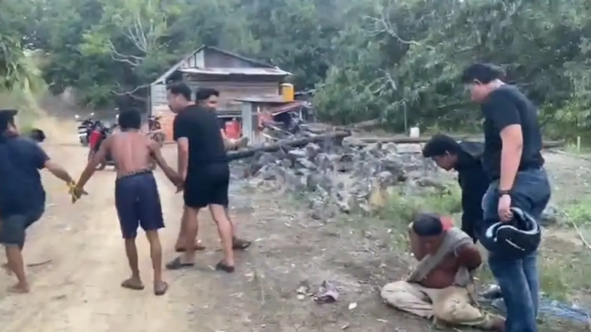 TAK BERKUTIK: Penangkapan bandar narkoba belum lama ini di kawasan Muara Badak, Kutai Kartanegara.