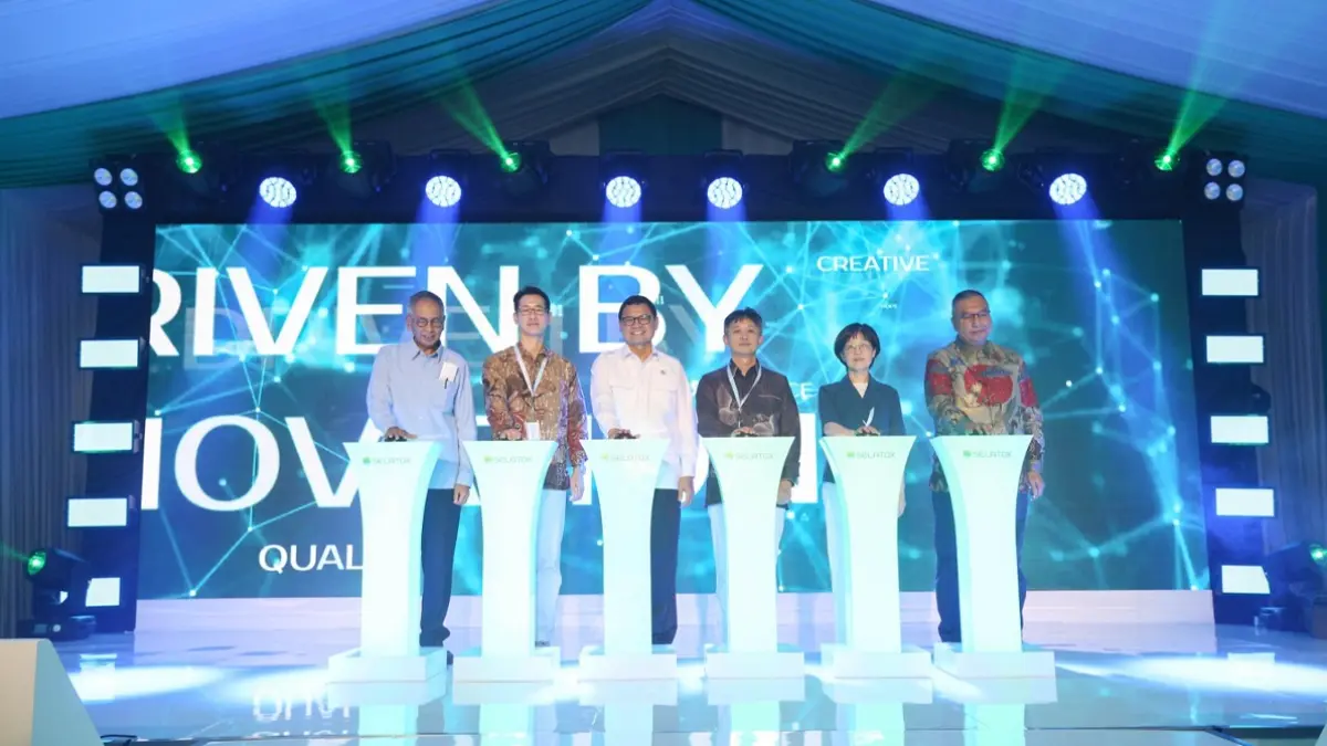 Kiri ke kanan: Agus Tjahajana Wirakusumah, Deputi Bidang Transformasi Kesehatan, Kementerian Kesehatan Indonesia, Joh Young Hoon, CEO Selatox Bio Pharma, Prof. dr. Taruna Ikrar, M.Biomed., Ph. D., Kepala Badan Pengawas Obat dan Makanan Republik Indonesia (BPOM RI), Park Seongsoo, CEO Daewong Pharmaceutical, Ahn Young Jin, Dir. General of the Biopharmaceutical Bureau, MFDS of the Republic of Korea, Dedi Latip, Staf Ahli Bidang Pengembangan Sektor Investasi Prioritas, Kementerian Investasi & Hilirisasi/BKPM, meresmikan pembukaan pabrik Selatox di Cikarang, 20 Juli 2026.