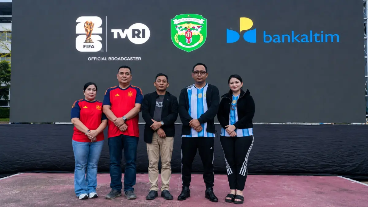 Bupati Kutai Barat Frederick Edwin didampingi Wakil Bupati Nanang Adriani dan Sekretaris Daerah Erik Victory menghadiri nobar final Piala Dunia 2026 di Alun-Alun ITHO, Sendawar, yang diikuti ribuan warga.