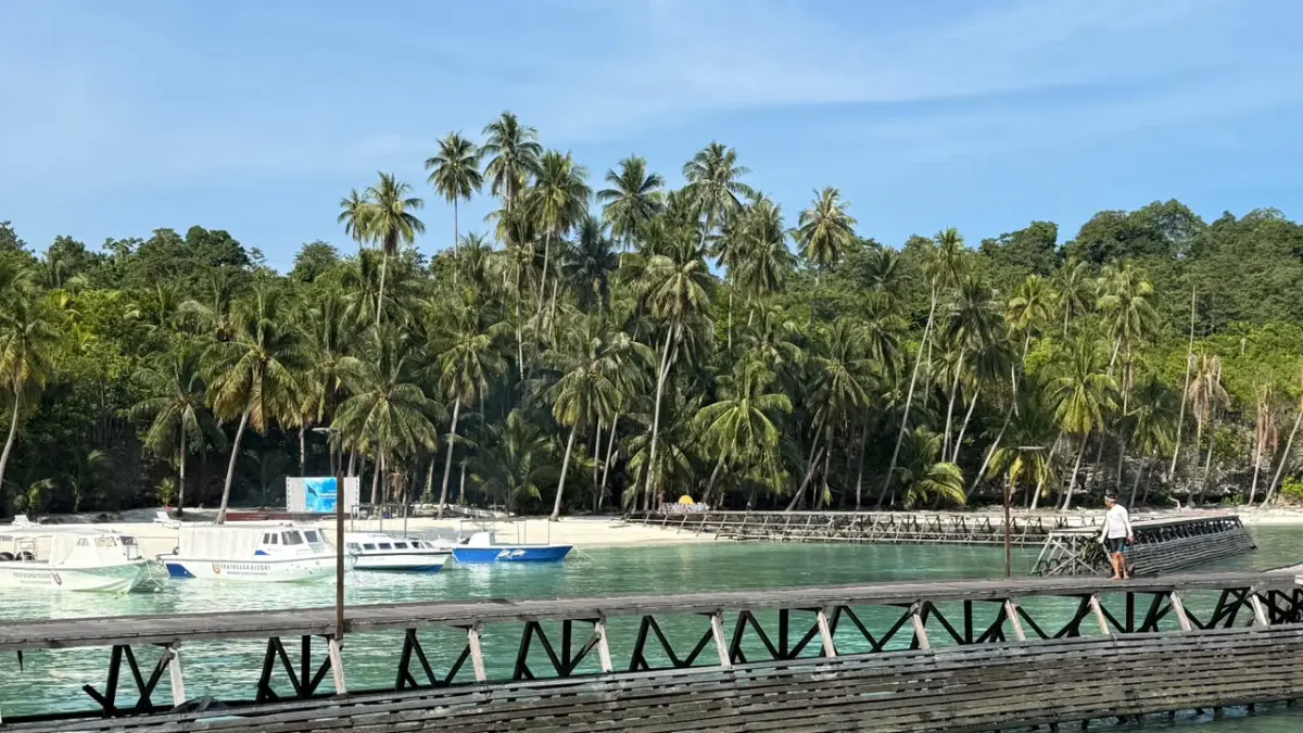 DAYA TARIK UTAMA: Panorama Kepulauan Derawan, Berau. BPS Kaltim mencatat Berau menjadi magnet terbesar pergerakan wisatawan nusantara dengan pertumbuhan kumulatif tertinggi mencapai 15,68 persen. (FOTO: RADEN RORO MIRA/KALTIM POST)