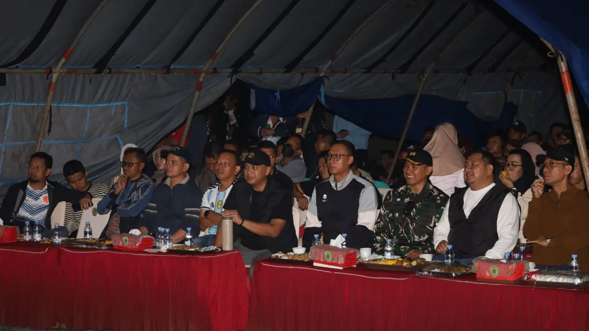 NOBAR: Forum Koordinasi Pimpinan Daerah (Forkopimda) PPU mulai bupati, kapolres, dandim, tampak serius menyaksikan nonton bareng (nobar) pertandingan final Piala Dunia 2026.(Dok.Humas Polres PPU)