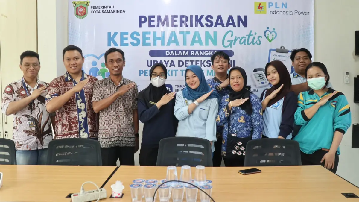 SINERGIS: Manajemen PLN IP UBP Mahakam bersama nakes yang memfasilitasi pemeriksaan kesehatan gratis.