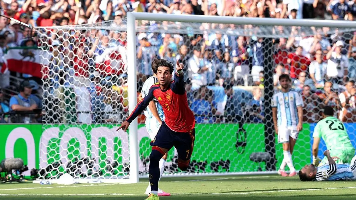 Spanyol juara Piala Dunia 2026 usai mengalahkan Argentina 1-0 pada laga final. Gol Ferran Torres di babak extra time memastikan La Furia Roja mengangkat trofi dunia. (Reuters)