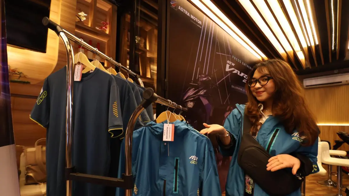 TAMPIL ELEGAN: Astra Motor Kaltim 1 menyediakan koleksi apparel bernuansa blue lime dan aksesoris resmi (original accessories) untuk New Honda Vario Evo 160 di Balikpapan. ANGGI PRADITHA/KP