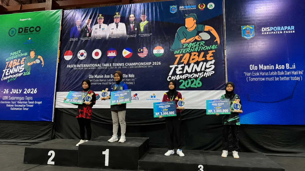 Atlet Paser bersaing dengan peserta dari berbagai daerah dan negara pada kategori tunggal putra dan putri U-13 dalam ajang Paser International Table Tennis Championship (ITTC) 2026 di GOR Sadurengas, Tanah Grogot, Selasa (21/7). (M Najib/KALTIM POST).