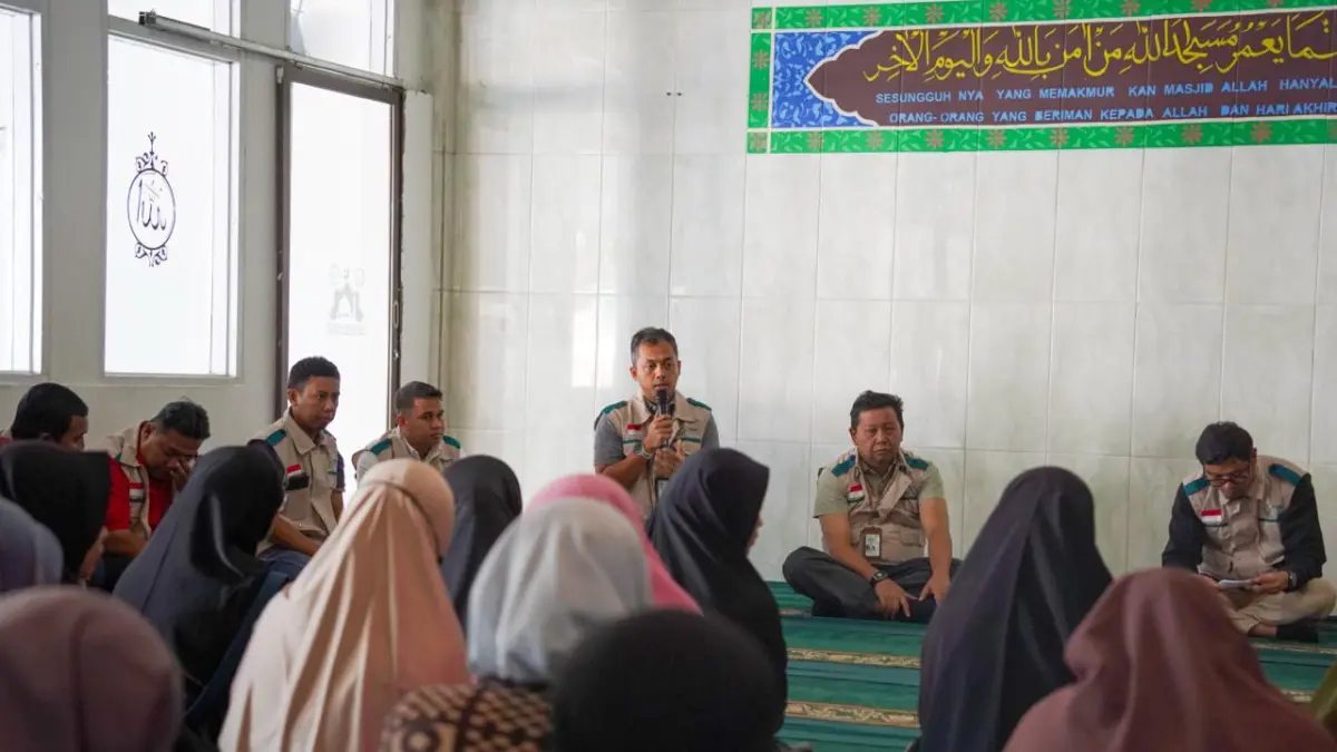 Ketua YBM PLN UIP KLT, Yanuar Hendra Pribadi, menyampaikan sambutan dalam kegiatan “Berbagi Kebahagiaan dan Doa Bersama Anak Yatim Dhuafa” di Masjid Besar Al-Ikhlas, Balikpapan, Rabu (15/7).