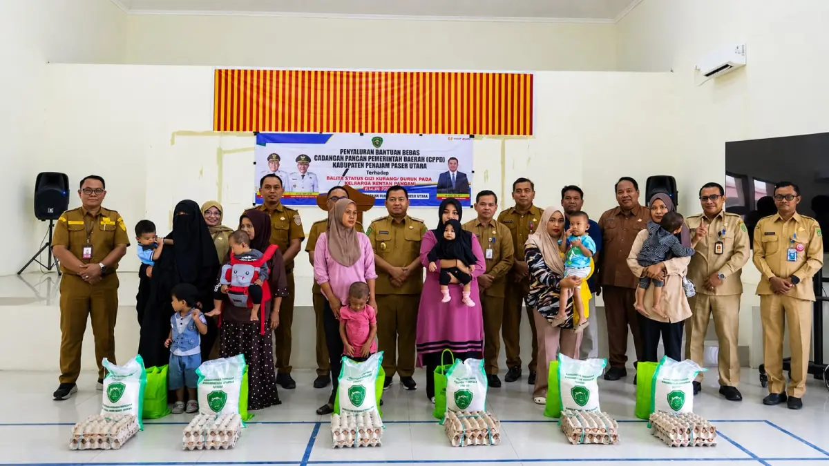Pemerintah Kabupaten Penajam Paser Utara (PPU) menyalurkan bantuan Cadangan Pangan Pemerintah Daerah (CPPD) kepada keluarga penerima manfaat di Kantor Camat Penajam, Selasa (21/7/2026).