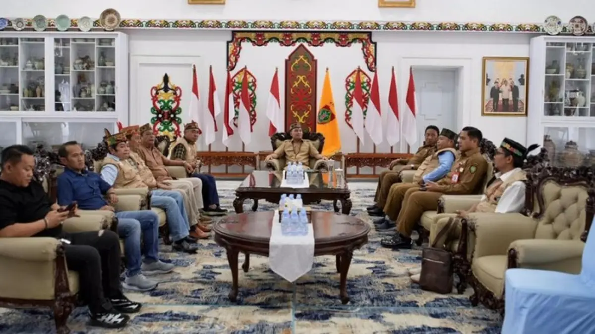 PERSIAPAN DEKLARASI: Memantapkan rencana deklarasi antinarkoba,  anggota Gerakan Dayak Anti Narkoba (GDAN) menggelar pertemuan dengan Gubernur Kalimantan Tengah Agustiar Sabran.(IST)

