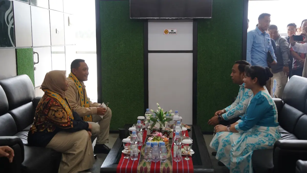 KUNJUNGAN: Kedatangan rombongan Wakil Gubernur Kaltim Seno Aji bersama istri disambut Bupati Kutai Barat Frederick Edwin dan jajaran Forkopimda.