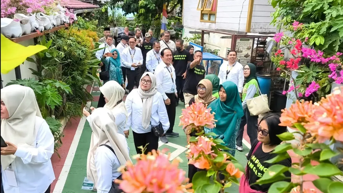 Peserta diklat antusias melihat kawasan Kampung Bungas yang tertata sedemikian rupa. (LUPUS/KP)