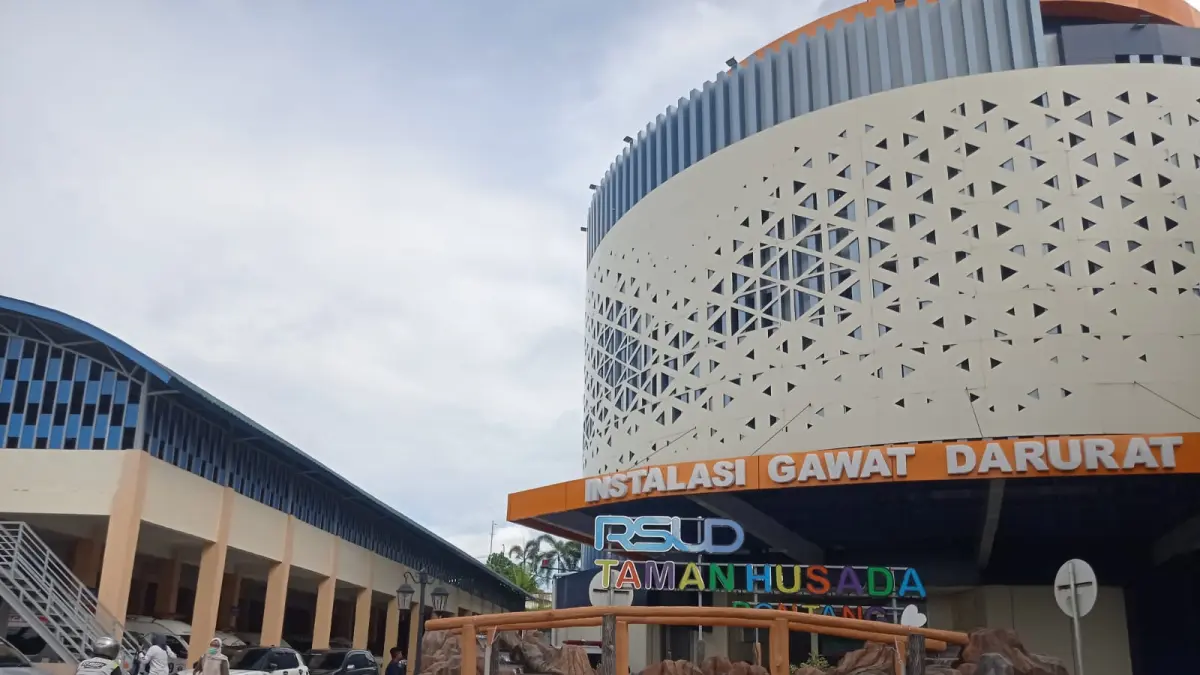 TAMBAH PEMASUKAN:&nbsp;Kendaraan yang masuk ke RSUD Taman Husada Bontang akan dikenakan retribusi parkir, kecuali bagi karyawan dan pasien. (FOTO: ADIEL KUNDHARA/KP)
