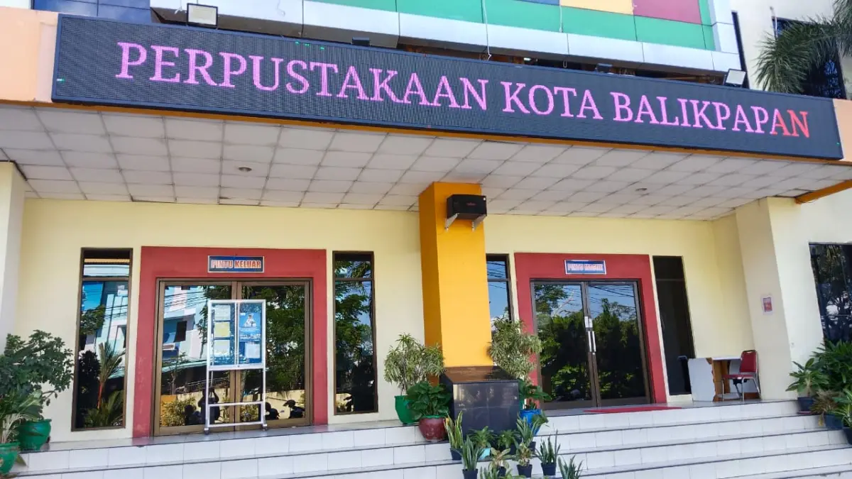 TETAP DIMINATI: Perpustakaan masih menjadi pilihan masyarakat sebagai ruang belajar dan pusat informasi di tengah pesatnya perkembangan teknologi digital.

&nbsp;