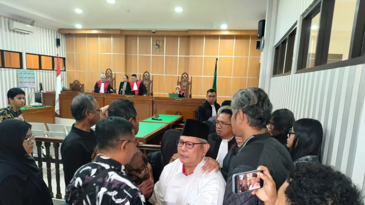 Arafat Zulkarnaen usai menjalani sidang putusan di Pengadilan Tipikor Samarinda, Kamis (23/2/7/2026). (Bayu/KP)