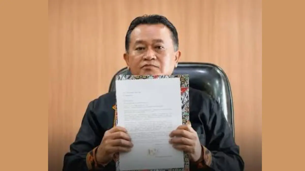 Asisten I Sekretariat Daerah Kabupaten Gayo Lues Nevi Rizal mengundurkan diri setelah ulah sang putri Dea Arranoya flexing kemewahan viral.