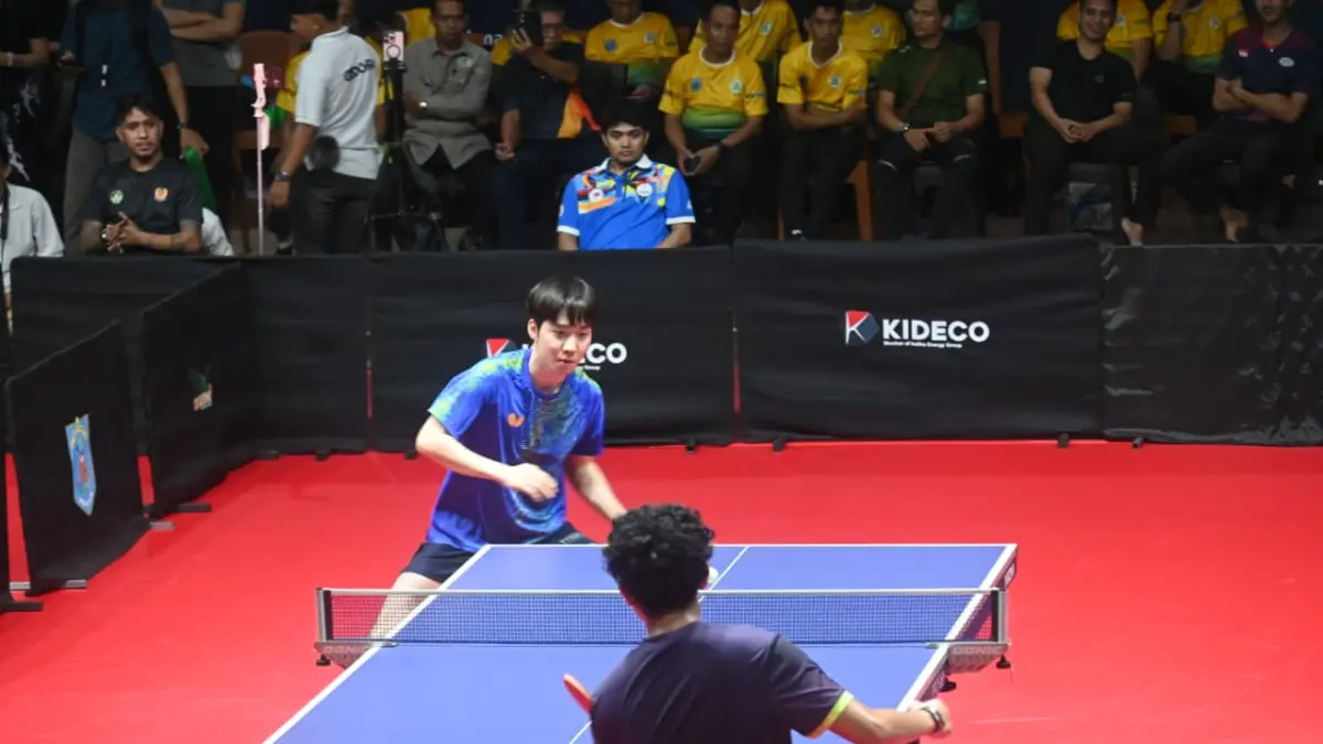 Atlet tenis meja asal Korea Selatan, Oh Minseo, menjadi perhatian penonton saat tampil pada Paser International Table Tennis Championship (ITTC) 2026 di GOR Sadurengas, Tanah Grogot, Kamis (23/7/2026).