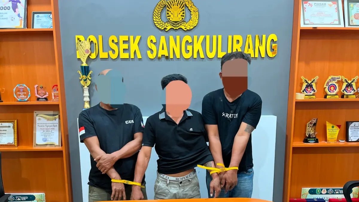 DICIDUK: Tiga terduga pelaku kasus peredaran sabu diamankan Polsek Sangkulirang dalam Operasi Antik Mahakam 2026. Polisi menyita 23 paket sabu dari pengungkapan di Desa Susuk Tengah, Kecamatan Sandaran, Kutim. 