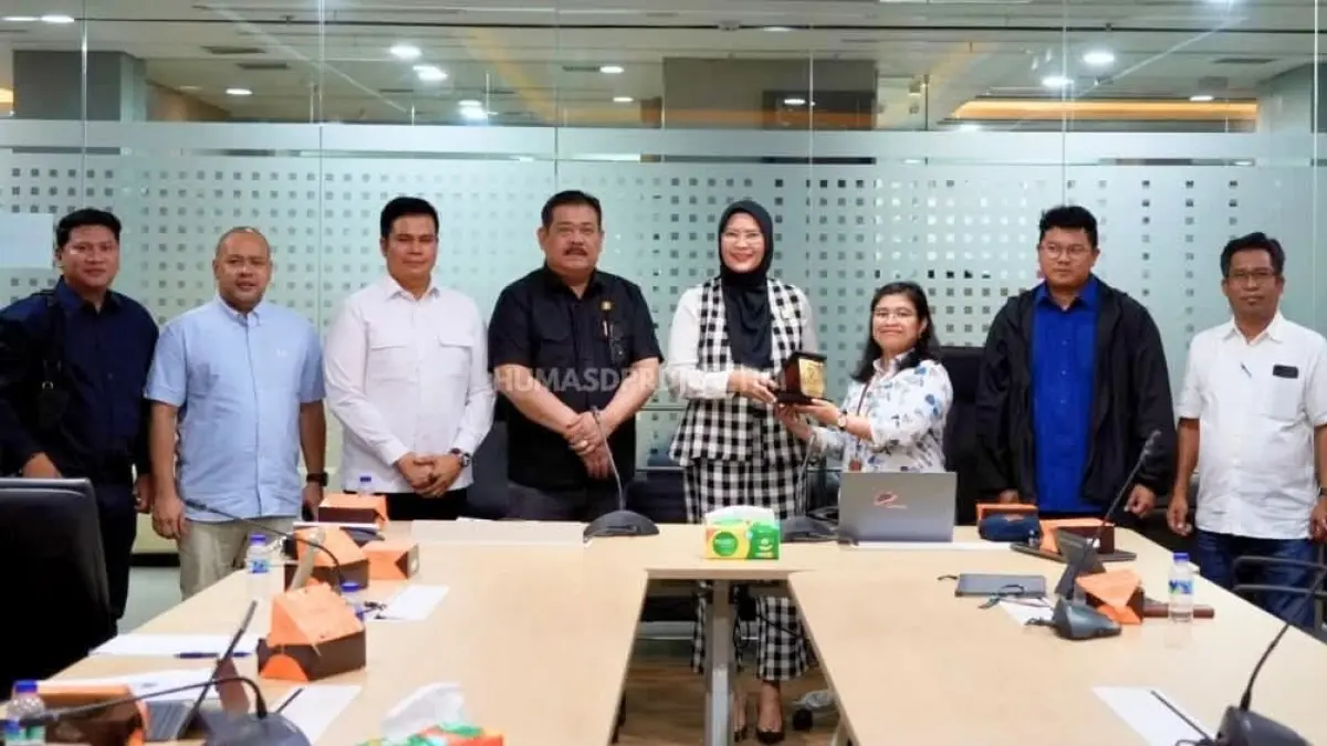 Komisi III DPRD Kaltim dipimpin Wakil Ketua III Yenni Eviliana, Ketua Komisi III Abdulloh, dan Kadis ESDM Kaltim Bambang Arwanto saat berkonsultasi di Kantor Ditjen Minerba Kemen ESDM RI, Jakarta, Rabu (22/7/2026).
