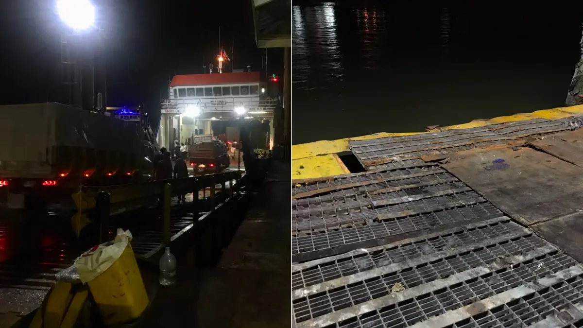 MENGGANGU: Sejumlah truk menaiki kapal di Pelabuhan Kariangau, Kamis (23/7). Foto lain, kerusakan rammdoor dermaga yang dianggap mengganggu arus kendaraan yang masuk ke dalam kapal feri. (M TAUFIK/KP)