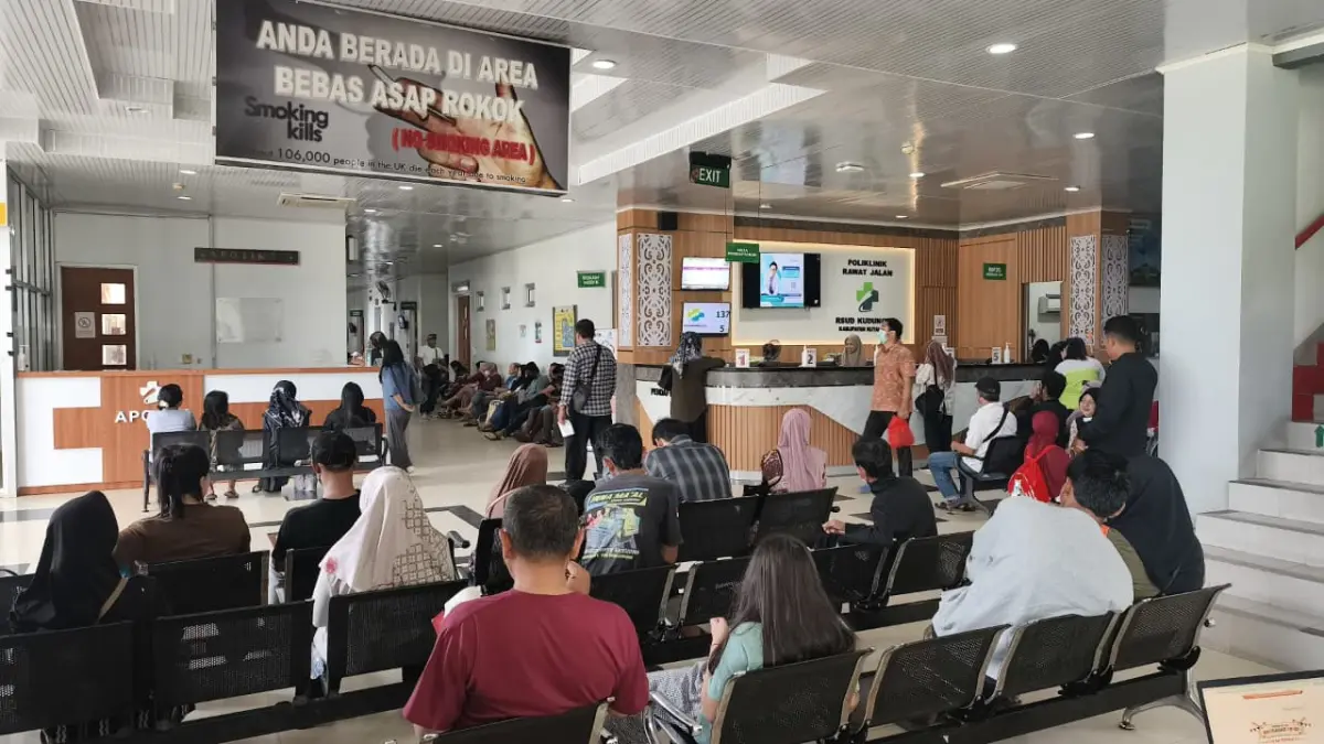 Ruang tunggu pasien di RSUD Kudungga Sangatta. Waktu tunggu pelayanan masih menjadi catatan dalam Survei IKM 2026. (Jufriadi/KP)