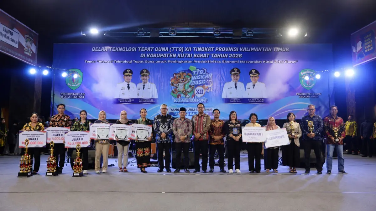 Suasana malam penutupan Gelar Teknologi Tepat Guna (TTG) XII Tingkat Provinsi Kalimantan Timur 2026 di Panggung Utama Taman Budaya Sendawar, Kabupaten Kutai Barat, Kamis (23/7/2026).
