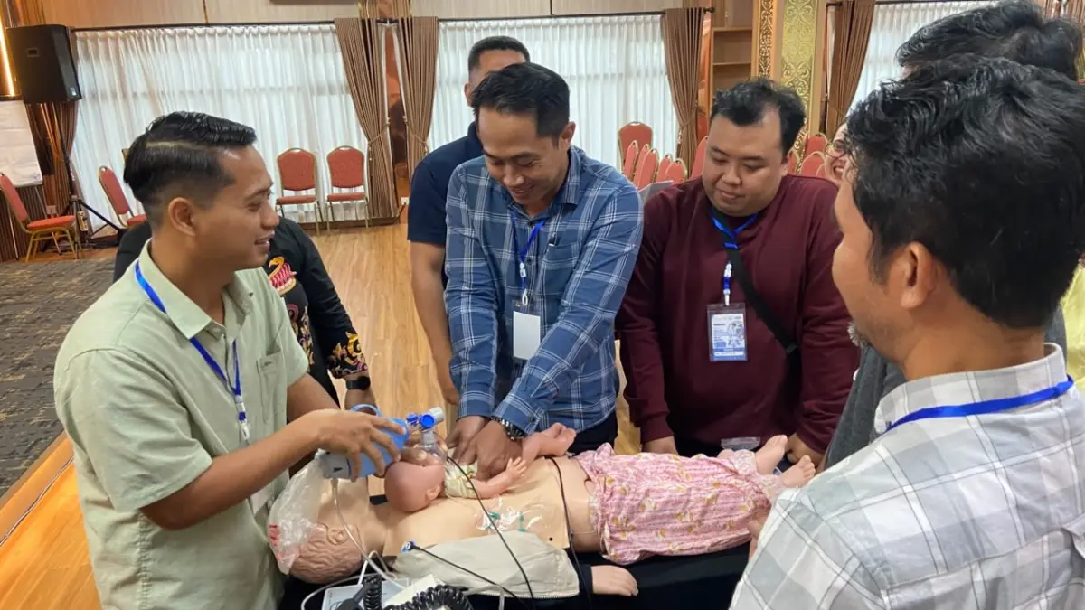 PRAKTIK: Sesi praktik Workshop Deteksi Dini Kegawatdaruratan Maternal dan Neonatal di Fasilitas Pelayanan Primer yang diikuti 70 nakes RSKD Balikpapan. (AINUR/KP)
