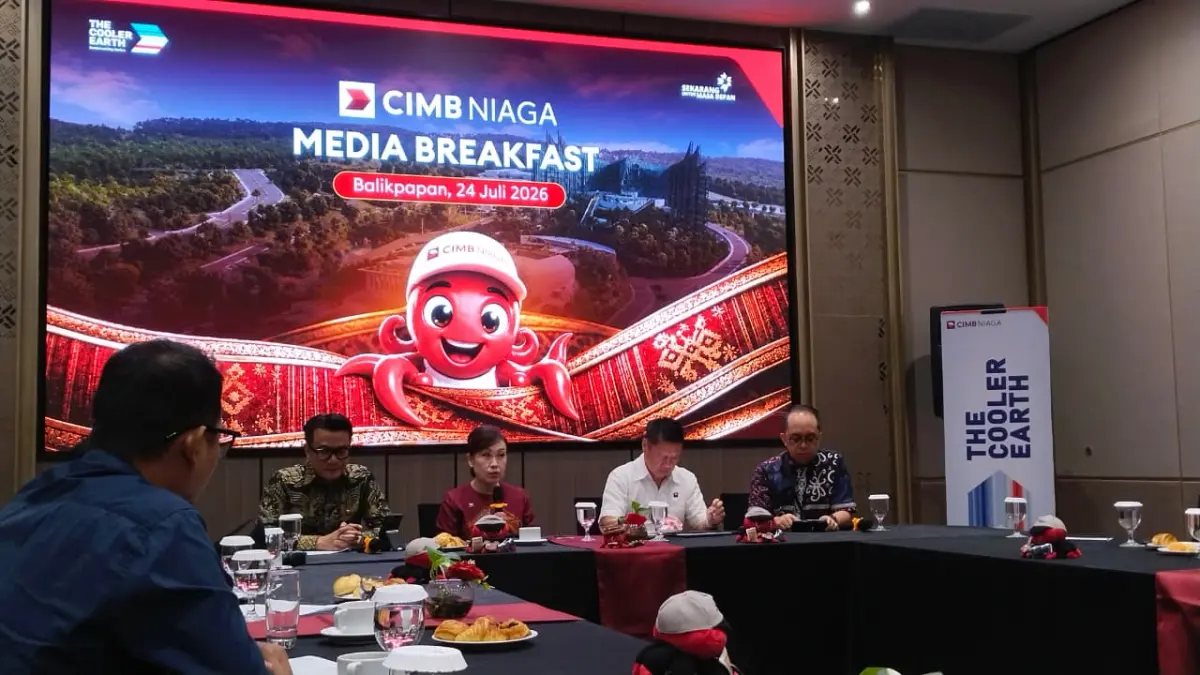 TERBUKA: Presiden Direktur dan CEO CIMB Niaga Lani Darmawan memberikan paparan dalam Media Breakfast di Balikpapan, Jumat (24/7/2026). PUTRA MALINAU/KP