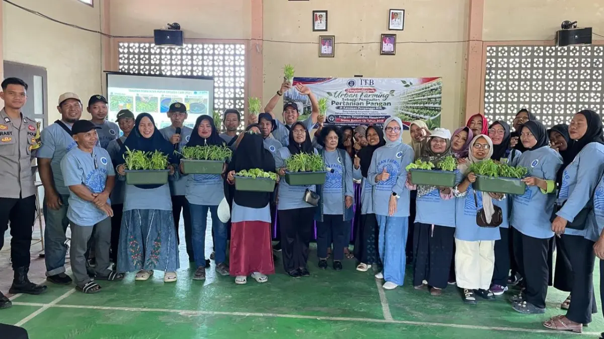 PESERTA: Para peserta pelatihan dan bimbingan teknis pembuatan POC dari limbah pertanian dan rumah tangga untuk dimanfaatkan sebagai nutrisi hidroponik yang diinisiasi oleh tim PM SITH-ITB.