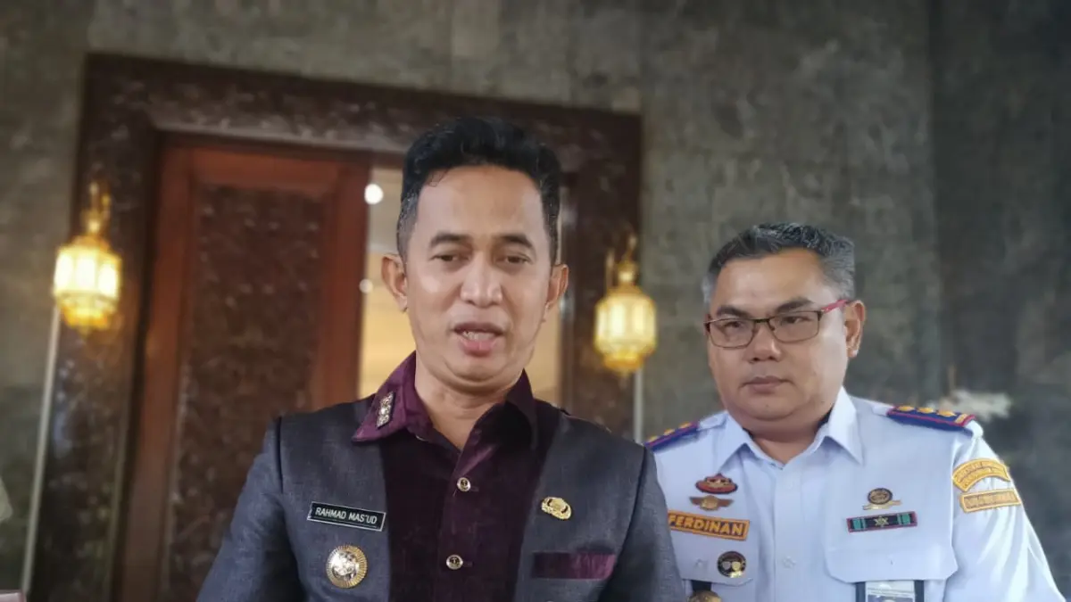 PENJELASAN WALI KOTA: Wali Kota Balikpapan, Rahmad Mas’ud, memberikan keterangan terkait kekosongan tiga posisi pimpinan tinggi pratama (Eselon II) di lingkungan Pemkot Balikpapan, Senin (27/7/2026). Pengisian jabatan tersebut akan memanfaatkan sistem Manajemen Talenta sesuai kriteria BKN.&nbsp;