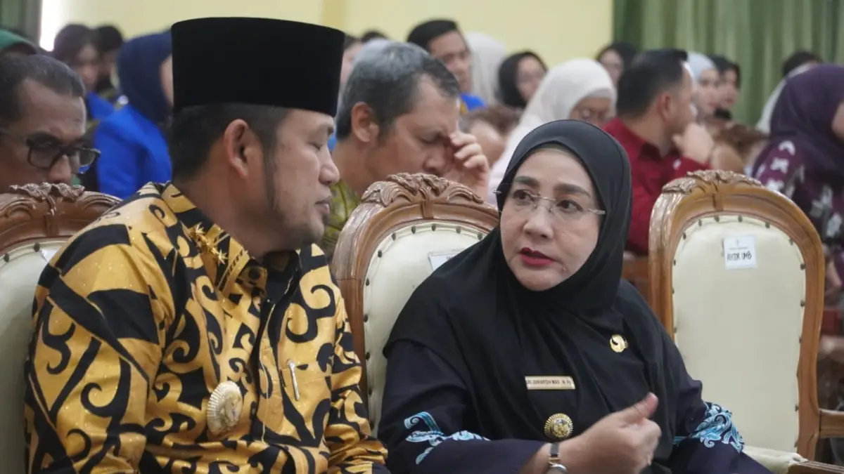 KUALITAS SDM: Bupati Berau Sri Juniarsih Mas bersama Gubernur Rudy Mas’ud pada Gratispol Connet di UM Berau. 